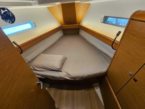 bed, Jeanneau 449 Sun Odyssey, sailboat for sale