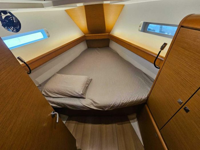 bed, Jeanneau 449 Sun Odyssey, sailboat for sale