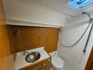 bath, Jeanneau 449 Sun Odyssey, sailboat for sale