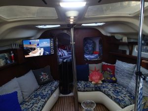 salon, Hunter 376, sailboat for sale