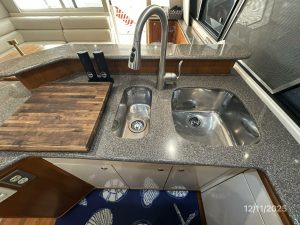interior, Bayliner 4788, trawler for sale