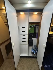 interior, Bayliner 4788, trawler for sale