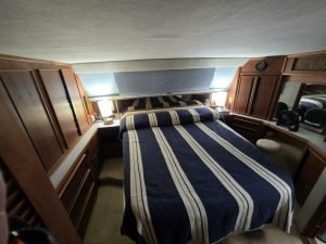 bed, Sea Ray, trawler for sale