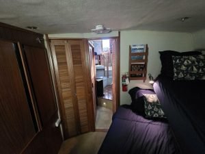 bed, Sea Ray, trawler for sale