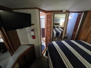 bed, Sea Ray, trawler for sale