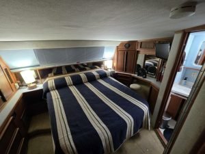 bed, Sea Ray, trawler for sale
