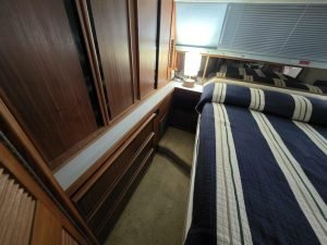 bed, Sea Ray, trawler for sale