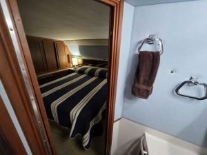 bed, Sea Ray, trawler for sale