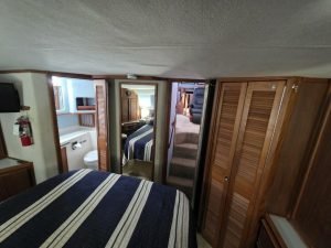 bed, Sea Ray, trawler for sale