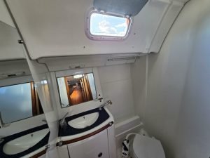 bath, Beneteau 473 Oceanis, sailboat for sale