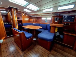 navigation station, Beneteau 473 Oceanis, sailboat for sale