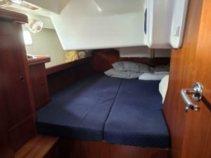 bed, Beneteau 473 Oceanis, sailboat for sale