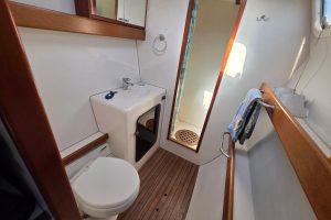 bath, Outremer 45, catamaran for sale