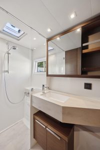 bath, Lagoon 46, catamaran for sale