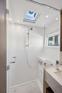 bath, Lagoon 46, catamaran for sale