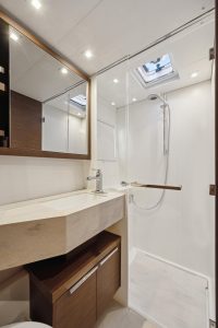 bath, Lagoon 46, catamaran for sale