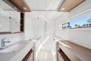 bath, Lagoon 46, catamaran for sale