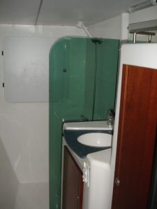 bath, FP 43 Belize, catamaran for sale