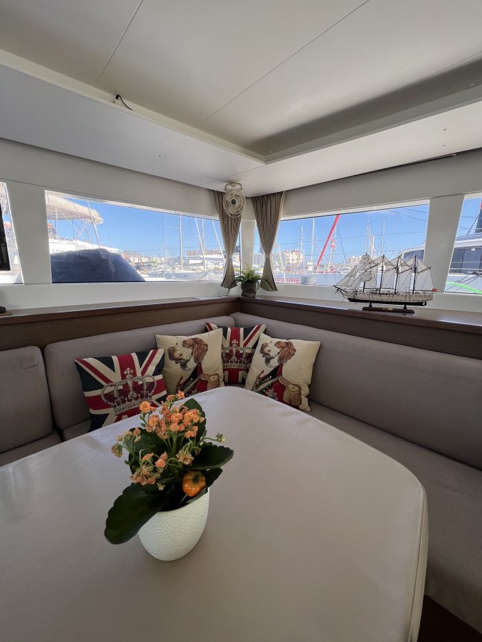 salon, Lagoon 450, catamaran for sale