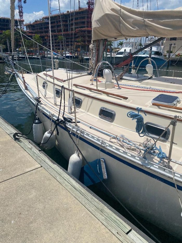 deck, Caliber 40, sailboat for sale