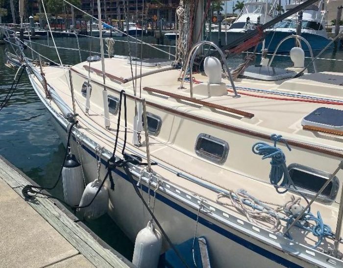deck, Caliber 40, sailboat for sale