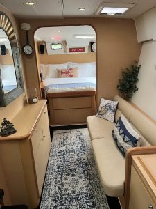 salon, Lagoon 420, catamaran for sale