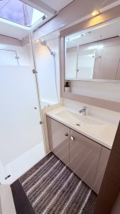 bath, FP 40 Isla, catamaran for sale
