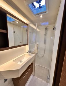 bath, Lagoon 50, catamaran for sale