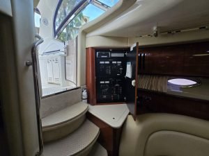 navigation station, Sea Ray, trawler for sale