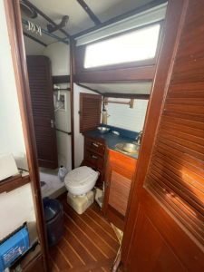 bath, Reliance 44, sailboat for sale