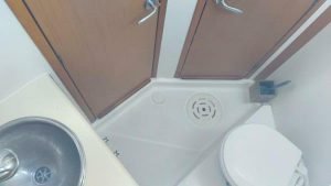 bath, Jeanneau 44, sailboat for sale