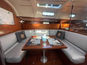 salon, Beneteau 400 Oceanis, sailboat for sale