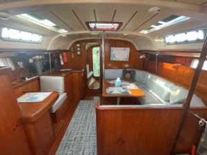 salon, Beneteau 400 Oceanis, sailboat for sale