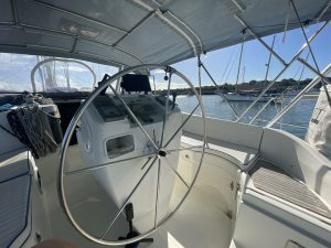 helm, Beneteau 400 Oceanis, sailboat for sale