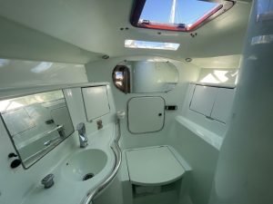 bath, Beneteau 400 Oceanis, sailboat for sale