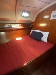 bed, Beneteau 400 Oceanis, sailboat for sale