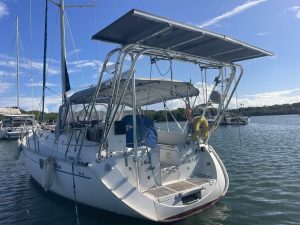 helm, Beneteau 400 Oceanis, sailboat for sale
