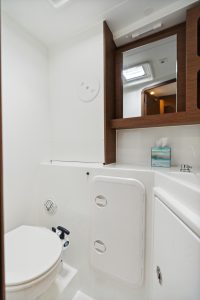 bath, Lagoon 42, catamaran for sale