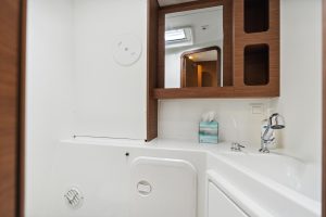 bath, Lagoon 42, catamaran for sale