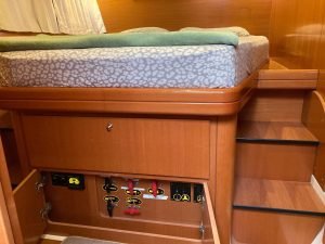 bed, Lagoon 420, catamaran for sale