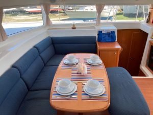 salon, Lagoon 420, catamaran for sale