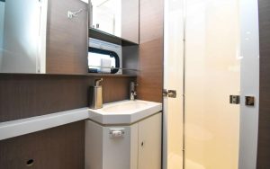 bath, Bali 5.4, catamaran for sale