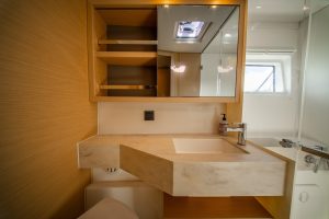 bath, Lagoon 46, catamaran for sale
