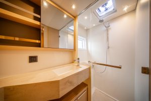 bath, Lagoon 46, catamaran for sale
