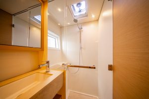 bath, Lagoon 46, catamaran for sale