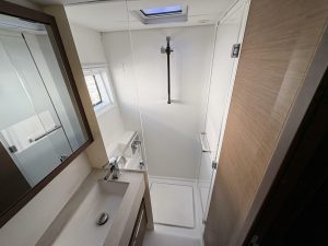 bath, Lagoon 46, catamaran for sale