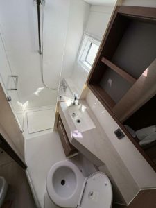 bath, Lagoon 46, catamaran for sale