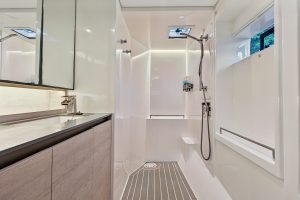 bath, Leopard 50, catamaran for sale