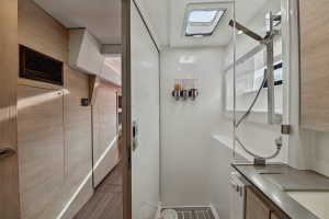 bath, Leopard 50, catamaran for sale