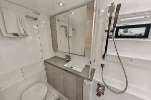bath, Leopard 50, catamaran for sale